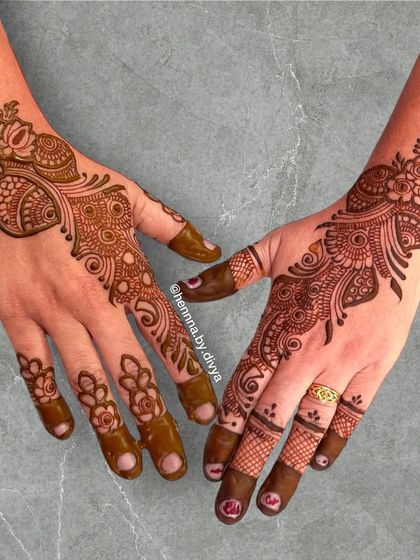 Elegant Back Hand & Minimalist Art photo 14