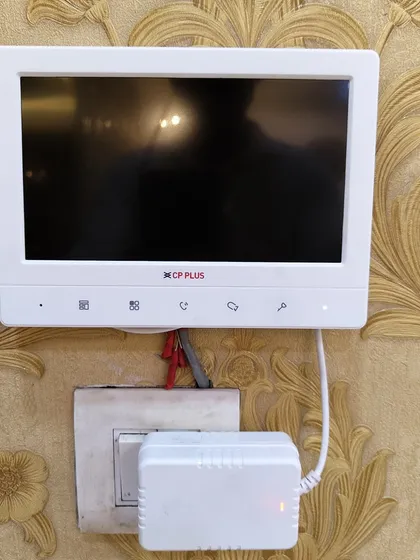 This is the main 7-inch indoor screen from CP Plus. We install it inside your home so you can clearly see who is at the door. The large, color display and easy-to-use buttons make it a RELIABLE home security solution for any family.