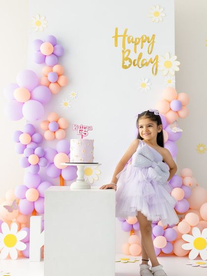 A full view of the lovely daisy-themed setup for this fifth birthday celebration. I love bringing a child's vision to life for their special milestone shoot.