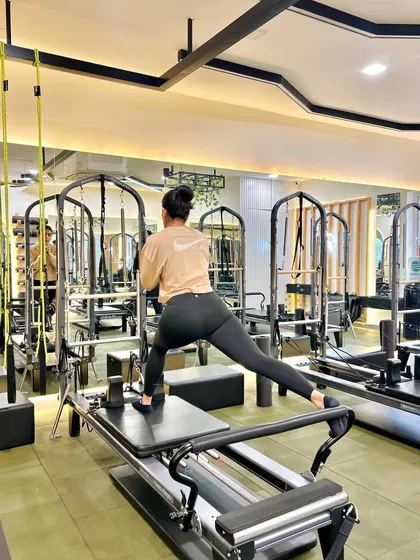 Define your goals and make them happen. This lunge on the reformer is a perfect example of a move that builds lower body strength and control.