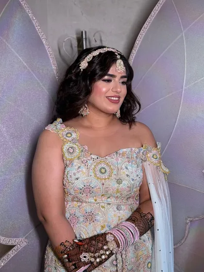 Nam’s Mehendi look was nothing short of a fairytale. With her dreamy outfit and butterfly wings, we created a princess-like look with soft, glowing makeup and beautiful curls.