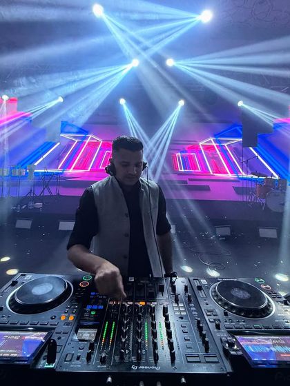 Destination Gigs: I Go Where the Party Goes photo 13