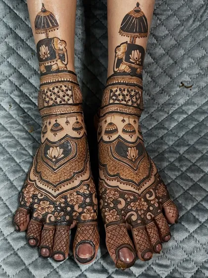 Bridal feet deserve just as much love and detail. This design features majestic elephants with raised trunks under an ornate umbrella, a symbol of royalty and good fortune, perfect for a bride's journey.