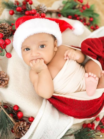 This Christmas baby is wide awake and ready for presents! I love capturing their curious expressions.