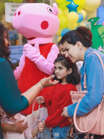 Peppa Pig greeting guests at a birthday party. It’s not just about the kids; I ensure the entire party experience is delightful for all the family and friends attending.