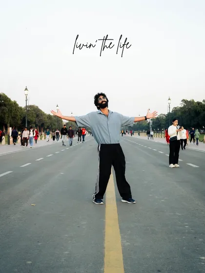 This was a completely spontaneous moment at India Gate. It captures the fun, carefree vibe I aim for in my shoots. It’s not about posing, it’s about living in the moment and letting me capture the memory.