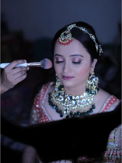 A little behind the scenes magic. Here, I'm applying the finishing touches with a setting powder to ensure the makeup is perfect and long lasting.