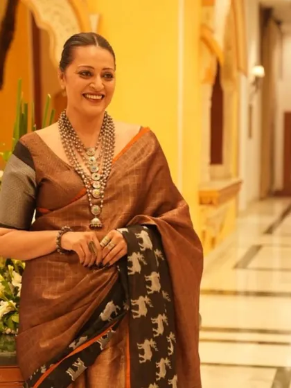 A beautiful brown linen saree with an elephant print border. I’ve paired it with layers of oxidized silver necklaces to create a bohemian, earthy look that’s perfect for a cultural evening.