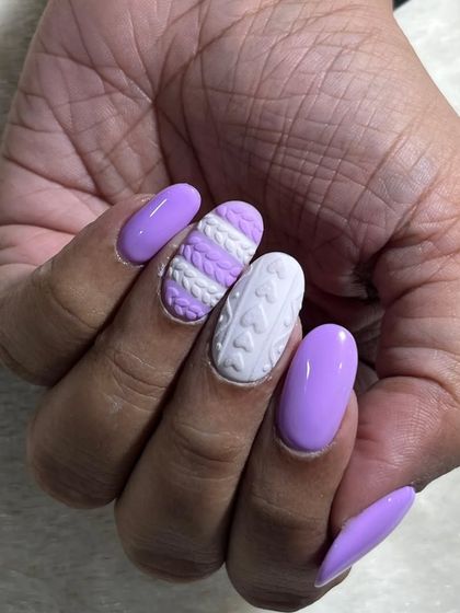 Cozy sweater nail art in a lovely lavender shade. This design features a 3D textured pattern that looks just like a knitted sweater, perfect for the winter season.