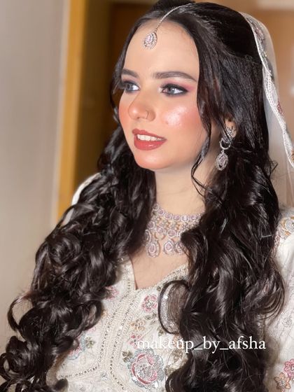 Soft & Ethereal: Pastel, White & Gold Looks photo 35