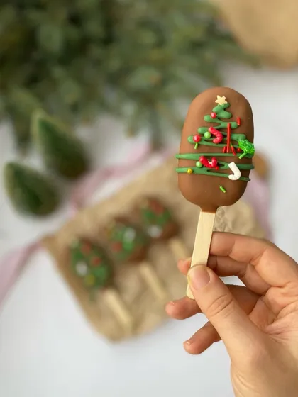 Christmas cheer on a stick. Our festive cakesicles are decorated to look like little Christmas trees, perfect for kids and adults alike.