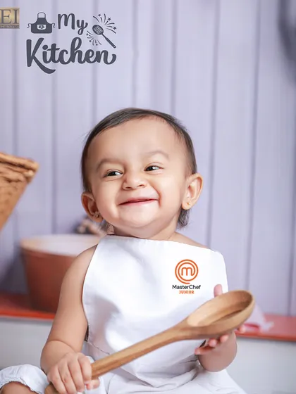 Our little MasterChef is ready to cook up some fun. With a chef's bib and a wooden spoon, this theme is perfect for capturing your baby's budding curiosity.