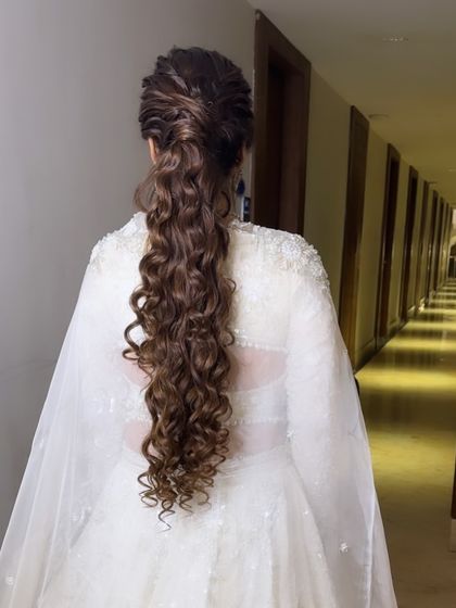 A gorgeous messy ponytail for a Sangeet. This hairstyle is the perfect mix of elegant and modern, with beautiful curls and lots of volume.