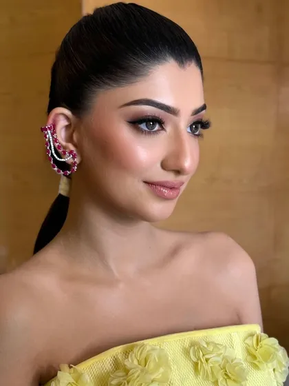 A side profile showing the sleek ponytail base of the bubble braid, a clean and modern hairstyle.