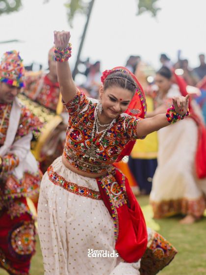 The Party Starters: Sangeet & Reception photo 22