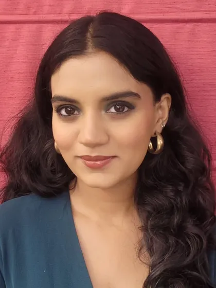 A timeless formal look featuring a deep green smokey eye. I used a matte base to keep the skin looking smooth and sophisticated, with a neutral lip color to ensure the focus remains on the dramatic eyes.