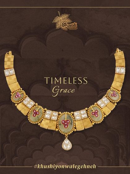Experience the magic of fusion jewellery with this one-of-a-kind necklace. It is adorned with stunning semi-precious stones, intricate stone work, and the ethereal beauty of white Kundan.