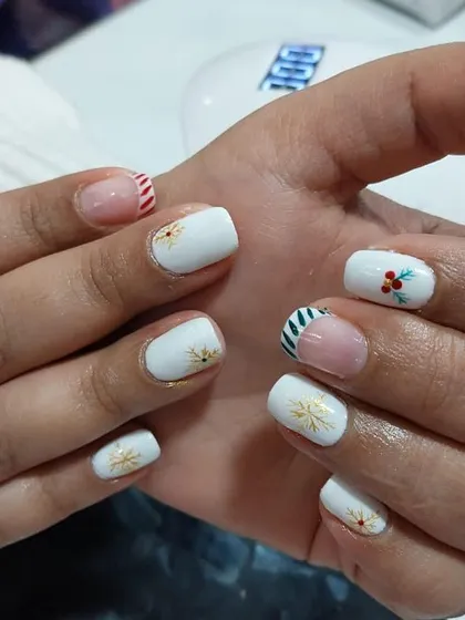 Another look at this festive Christmas nail set, showing the detailed artwork from a different angle.