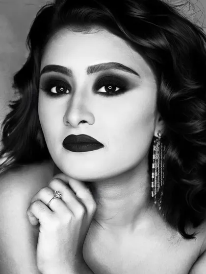 The black and white version of the dramatic smokey eye look, proving its power and intensity in monochrome.