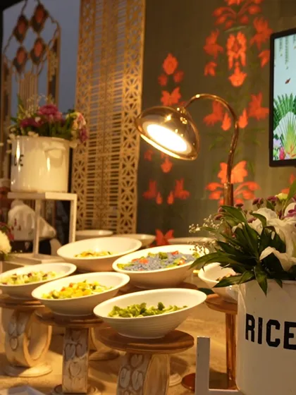 A close-up of a live station at a wedding, with a focus on the elegant lighting and decor. Every element is thoughtfully chosen to contribute to the overall theme and ambiance.