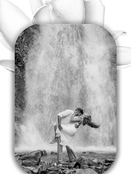 A breathtaking pre-wedding portrait set against a majestic waterfall. This black and white shot captures a dramatic, movie-like dip, showcasing how I use epic landscapes to create unforgettable images.