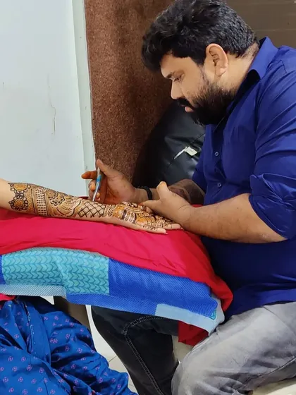 A close-up of my application process. I use only 100% natural henna cones to create fine, precise lines and guarantee a beautiful, dark stain.