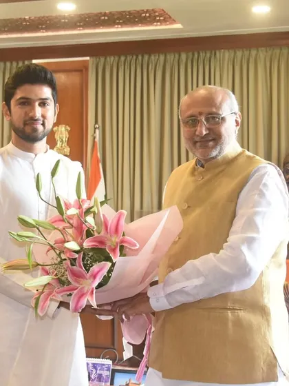 Presenting a bouquet to Shri CP Radhakrishnan ji. It was a pleasure to congratulate him on his new role and discuss our shared vision for a healthier, more balanced nation.