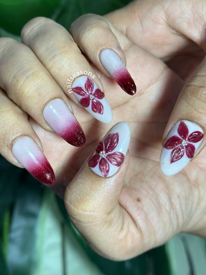 A love story on nails. This design combines a beautiful red glitter ombre with intricate, hand-painted 3D flowers.