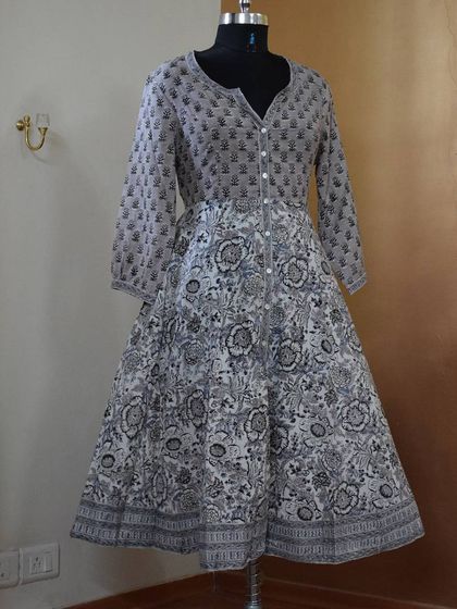 This grey and white block-printed Anarkali is a must-have for its understated charm. The button-down front and full sleeves give it a classic, versatile appeal.