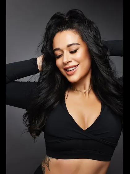 Kishu Shroff looking radiant. The soft waves cascading down her back add a touch of softness to a strong and powerful look.