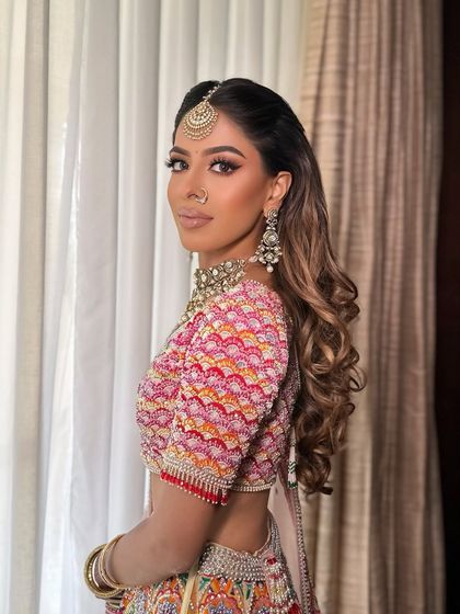 A side profile of this beautiful Mehendi look. The focus is on the eyes, with a clean liner and voluminous lashes.