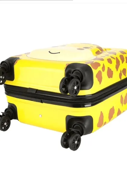 This view shows the eight-wheel construction of the giraffe trolley bag, providing excellent stability and 360-degree movement for effortless navigation.