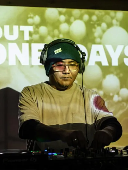 A clean shot from another night at Boxout Wednesdays. Consistency is key, and I bring my A game every single time I perform.