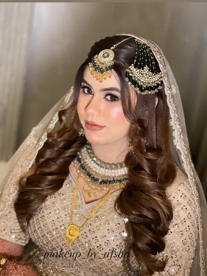 Not every bride wants red, and I love creating these soft, dreamy looks. This bride's beautiful beige and green lehenga was complemented with a soft glam makeup look, featuring defined eyes and a subtle nude-pink lip. The final look with the dupatta setting was just Mashallah.