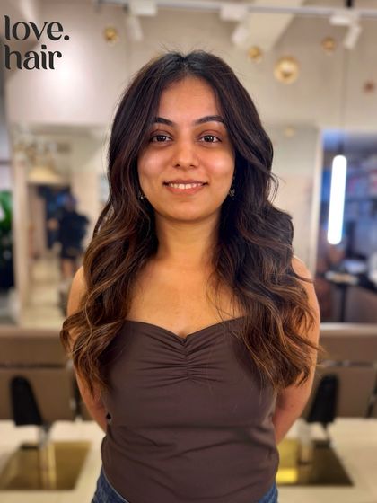 A close-up of our non-bleach 'quiet luxury' balayage. Notice the seamless blend and healthy shine, proving you don't always need bleach for a beautiful transformation.