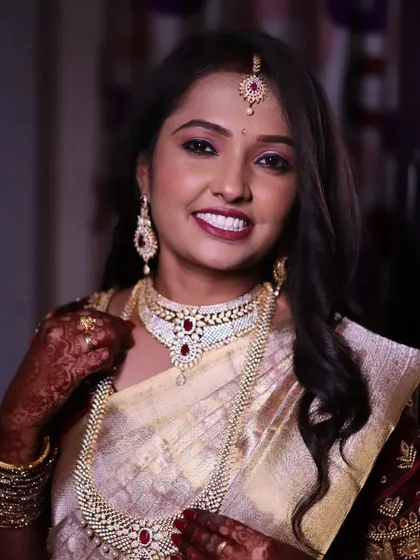 Another view of this stunning Telugu bride's reception look, highlighting her beautiful smile and the flawless makeup.