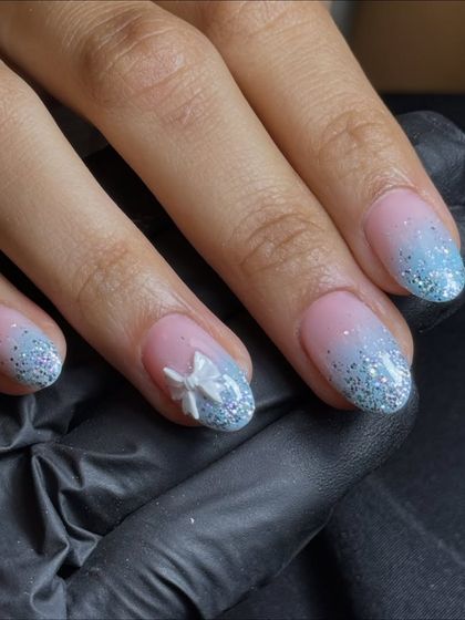 A close-up of the glitter ombré and 3D bow. The perfect combination of sweet and sparkly.