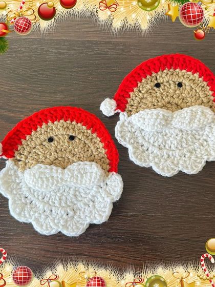These Santa face coasters are a must-have for your Christmas table. The design features Santa's face with his fluffy white beard, perfect for your holiday tea or coffee.