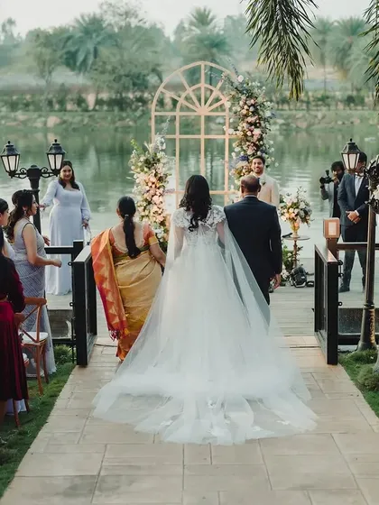 We love designing for venues where nature plays a leading role. For this lakeside vow ceremony, we created a simple, elegant floral arch that framed the couple beautifully, letting the serene water and golden light tell the rest of the story.
