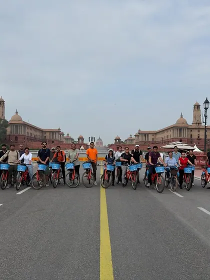 The grandeur of Rashtrapati Bhawan is simply breathtaking. This view from the top of Raisina Hill is a highlight of our tour, showcasing the impressive scale of Lutyens' vision.