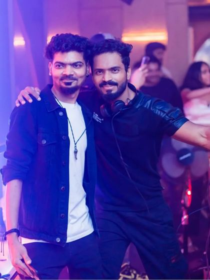 Saturday night vibes with Kryso Music at The Fixx Bar. It's always fun to collaborate and share new music with other artists.