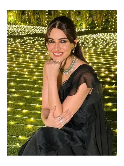Surrounded by lights, Kriti Sanon's natural charm is enhanced by the subtle sparkle of her contemporary choker set.