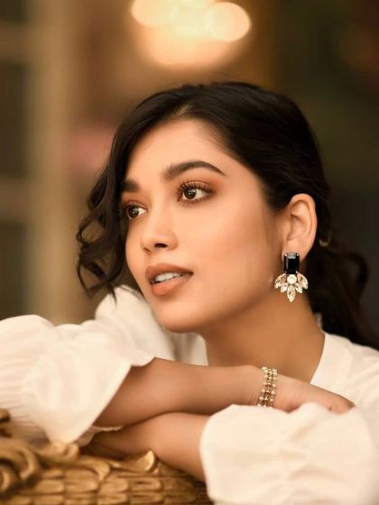 A soft, minimal, "no-makeup" makeup look we created for the gorgeous actress Digangana Suryavanshi for a shoot. This showcases our ability to create subtle, natural beauty.