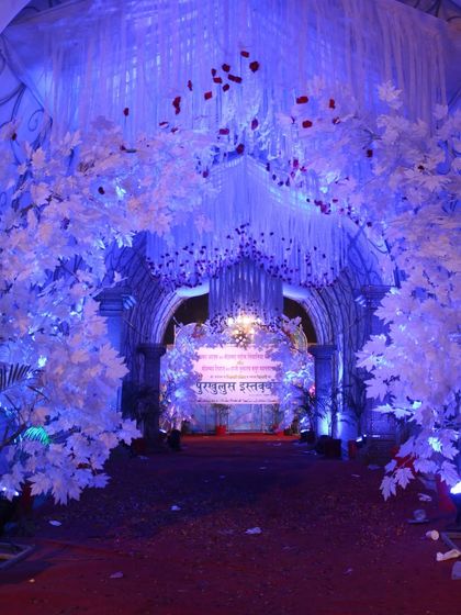 Grand Entrances & Dreamy Decor photo 44