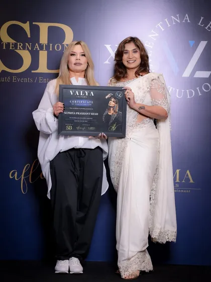 I was thrilled to receive my certification from the talented Ukrainian MUA Valya Lelyukh. Continuous learning is key to staying at the top of your game.