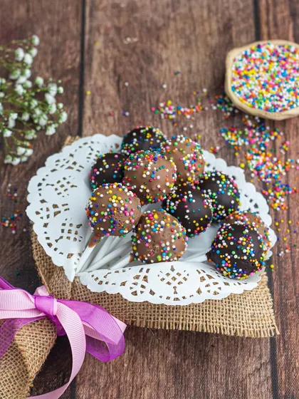 This cake pop bouquet is a perfect gift for any occasion. Each pop is individually decorated and arranged to create a beautiful and delicious centerpiece.