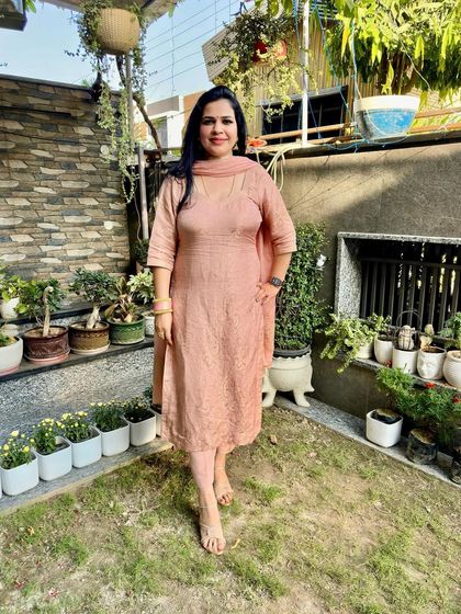 A photo from my October dump. This peach-colored suit is a simple yet elegant outfit that I wore for a daytime event. The color is so soft and pretty.