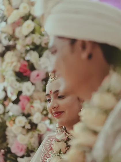 A duplicate of the soft-focus shot of the bride.