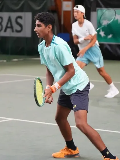 Tavish Pahwa demonstrates excellent court positioning and readiness during a doubles match on the European Junior Tour. We emphasize doubles strategy as a key component of a complete game.
