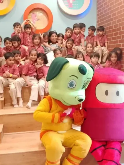 Our mascots are always ready for a photo op, sitting with the students to create a memorable picture from their school trip.